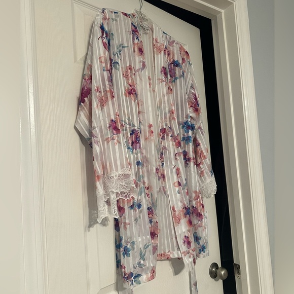 In Bloom by Jonquil Floral Sheer Robe with Lace Trim - Picture 6 of 10